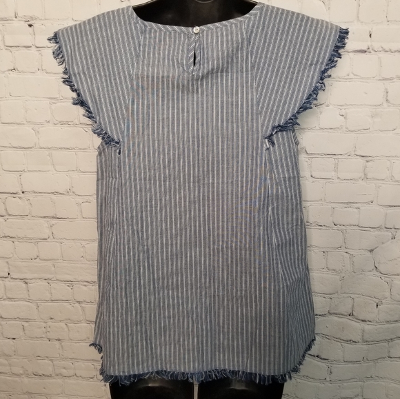 Doe & Rae flutter cap sleeve frayed edge top - Picture 6 of 9